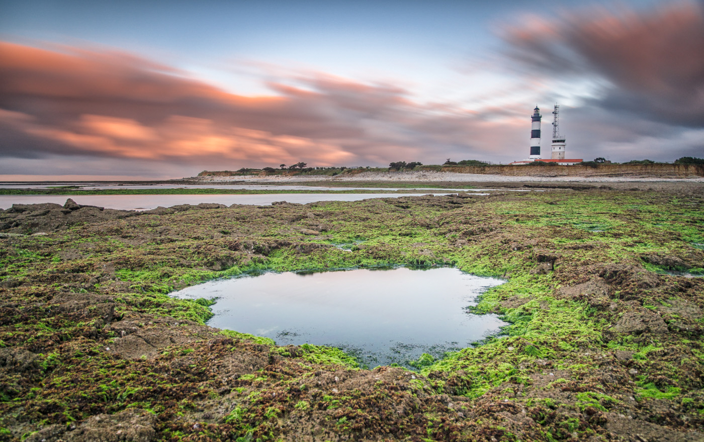 le phare de chassiron offre une belle balade en famille sur Oléron